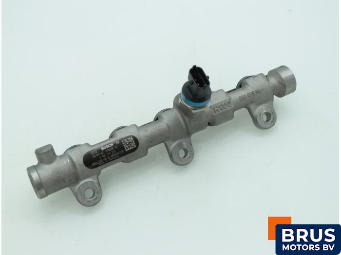 Gebruikte Common rail (Injectie) Renault Master III (FV) 2.3 dCi 125 16V RWD Prijs € 121,00 Inclusief btw aangeboden door Brus Motors BV