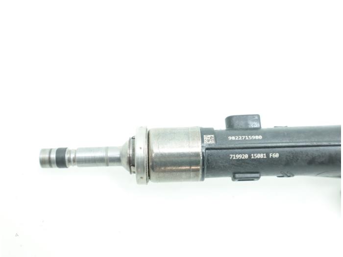 Injector (benzine injectie) van een Peugeot 2008 (UD/UK/UR/US/UX) 1.2 VTi 12V PureTech 130 2020