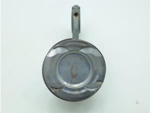 Gebruikte Drijfstang Mercedes GLA (156.9) 1.6 200 16V Prijs € 90,75 Inclusief btw aangeboden door Brus Motors BV