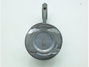 Gebruikte Drijfstang Mercedes GLA (156.9) 1.6 200 16V Prijs € 90,75 Inclusief btw aangeboden door Brus Motors BV