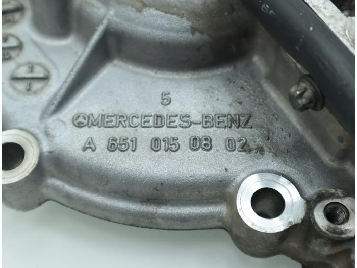 Distributiedeksel van een Mercedes-Benz Vito (639.6) 2.2 113 CDI 16V Euro 5 2014