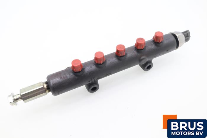 Gebruikte Injector brug Mitsubishi L-200 2.4 Clean Diesel Prijs € 151,25 Inclusief btw aangeboden door Brus Motors BV
