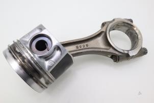 Gebruikte Drijfstang Renault Maxity 3.0 DCI 130.35 Prijs € 121,00 Inclusief btw aangeboden door Brus Motors BV