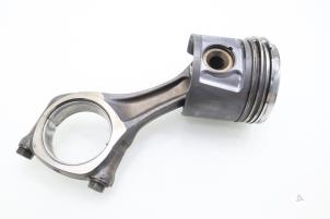 Gebruikte Drijfstang Iveco New Daily IV 40C12V, 40C12V/P Prijs € 90,75 Inclusief btw aangeboden door Brus Motors BV