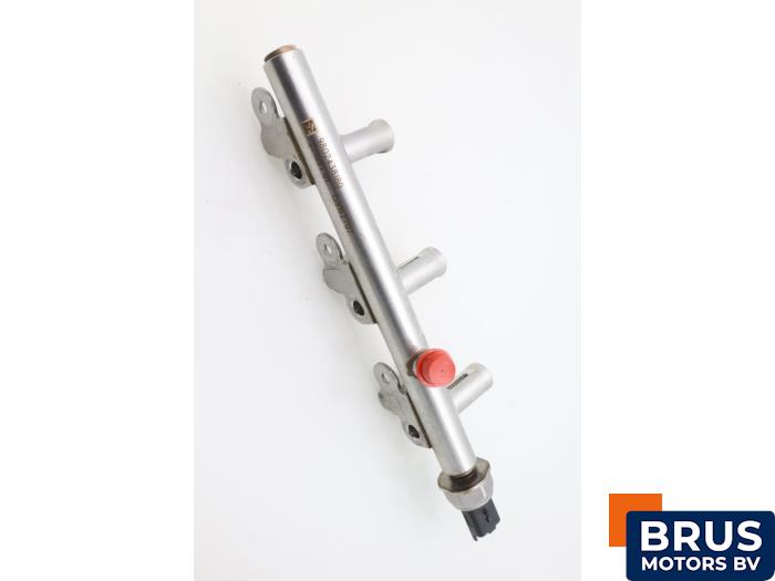 Gebruikte Verstuiver brug Peugeot 2008 (CU) 1.2 12V e-THP PureTech 110 Prijs € 90,75 Inclusief btw aangeboden door Brus Motors BV