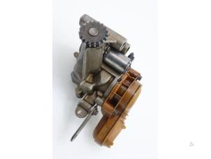 Gebruikte Oliepomp Renault Kadjar (RFEH) 1.3 TCE 140 FAP 16V Prijs € 121,00 Inclusief btw aangeboden door Brus Motors BV