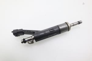 Gebruikte Injector (benzine injectie) Peugeot 308 (L3/L8/LB/LH/LP) 1.2 12V VTi PureTech 82 Prijs € 90,75 Inclusief btw aangeboden door Brus Motors BV
