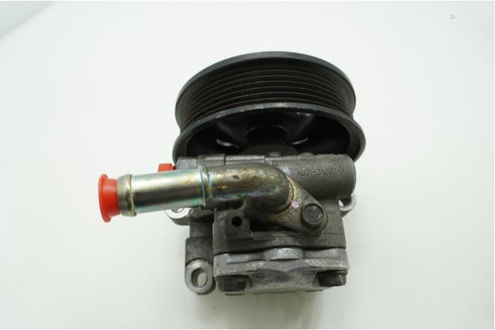 Stuurbekrachtiging Pomp van een Ford Ranger 2.2 TDCi 16V 2015