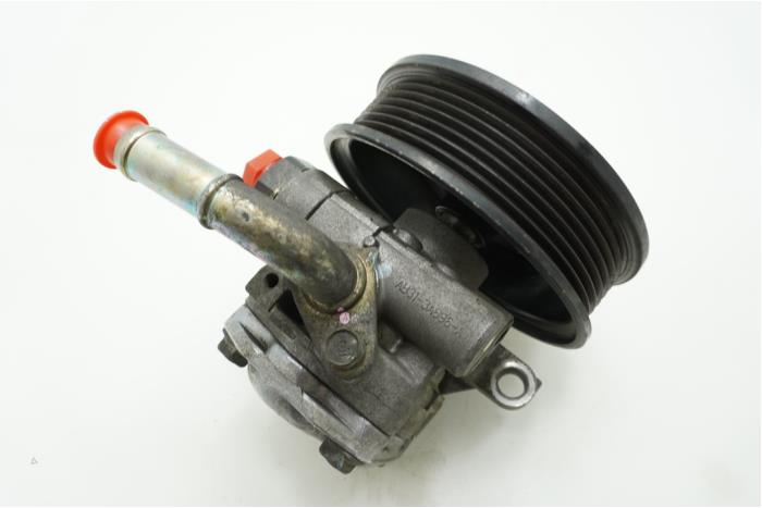 Stuurbekrachtiging Pomp van een Ford Ranger 2.2 TDCi 16V 2015