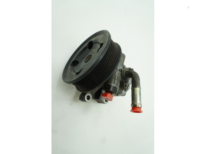 Stuurbekrachtiging Pomp van een Ford Ranger 2.2 TDCi 16V 2015