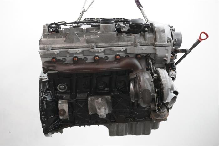 Motor van een Mercedes-Benz E Combi (S210) 2.7 E-270 CDI 20V 2001