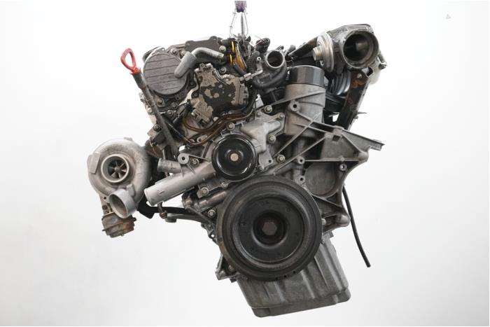 Motor van een Mercedes-Benz E Combi (S210) 2.7 E-270 CDI 20V 2001