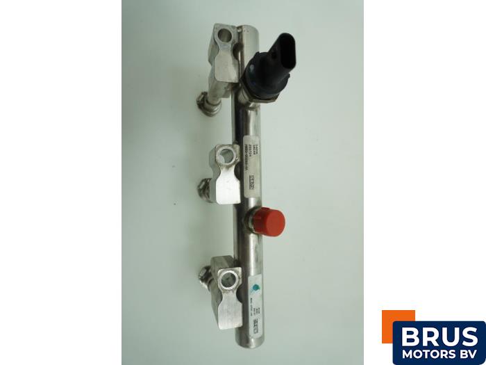 Gebruikte Injector brug Ford Focus 4 1.0 Ti-VCT EcoBoost 12V 125 Prijs € 60,50 Inclusief btw aangeboden door Brus Motors BV