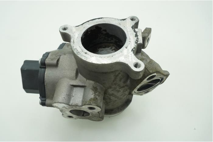 EGR Klep van een Renault Trafic New (EL) 2.5 dCi 16V 115 FAP 2011