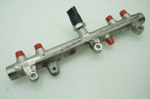 Gebruikte Injector brug Fiat Ducato (243/244/245) 2.8 JTD Combinato Prijs € 90,75 Inclusief btw aangeboden door Brus Motors BV