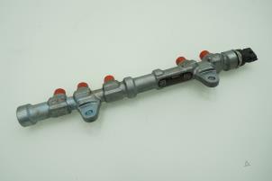 Gebruikte Injector brug Opel Combo Mk.III (D) 1.3 CDTI 16V Prijs € 90,75 Inclusief btw aangeboden door Brus Motors BV