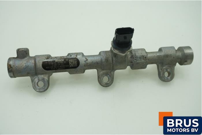 Gebruikte Injector brug Opel Vivaro 2.0 CDTI 16V Prijs € 90,75 Inclusief btw aangeboden door Brus Motors BV