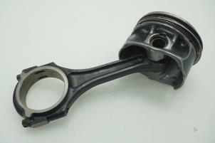 Gebruikte Drijfstang Mercedes C (W205) C-200 2.0 CGI 16V Prijs € 90,75 Inclusief btw aangeboden door Brus Motors BV