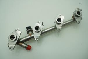 Gebruikte Injector brug Mercedes C (W205) C-200 2.0 CGI 16V Prijs € 121,00 Inclusief btw aangeboden door Brus Motors BV