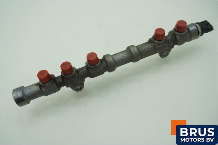 Gebruikte Injector brug Opel Combo Mk.III (D) 1.3 CDTI 16V Prijs € 90,75 Inclusief btw aangeboden door Brus Motors BV