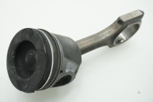 Gebruikte Drijfstang Landrover Range Rover Evoque (LVJ/LVS) 2.2 TD4 16V 5-drs. Prijs € 90,75 Inclusief btw aangeboden door Brus Motors BV