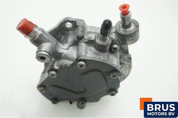 Gebruikte Brandstofpomp Mechanisch Volkswagen Transporter/Caravelle T5 2.5 TDI 4Motion Prijs € 181,50 Inclusief btw aangeboden door Brus Motors BV