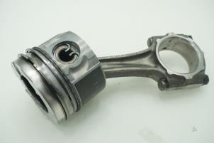 Gebruikte Drijfstang Mitsubishi Canter 3.0 Di-D 16V Prijs € 121,00 Inclusief btw aangeboden door Brus Motors BV