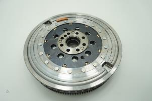 Gebruikte Vliegwiel dubbele massa Mercedes A (177.0) 2.0 A-200d Prijs € 332,75 Inclusief btw aangeboden door Brus Motors BV