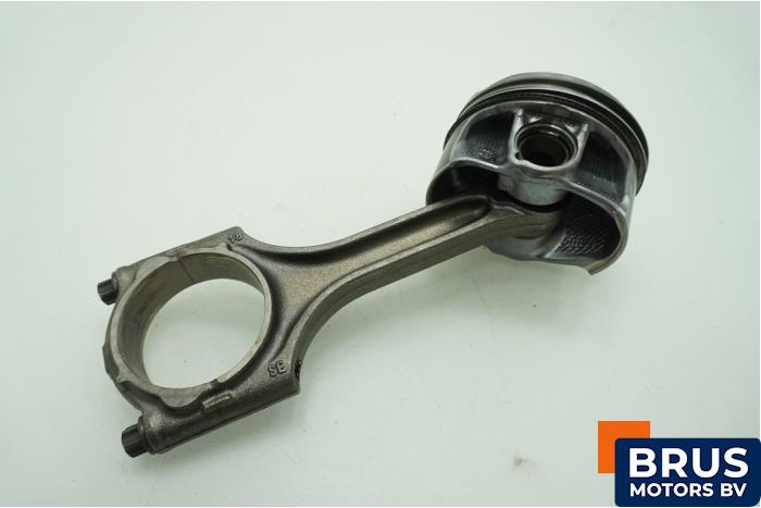Gebruikte Drijfstang Volvo XC40 (XZ) 2.0 T4 AWD Geartronic 16V Prijs € 90,75 Inclusief btw aangeboden door Brus Motors BV