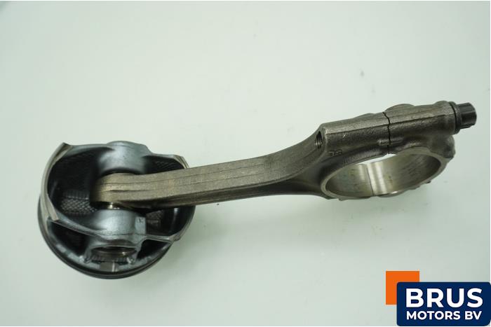 Gebruikte Drijfstang Volvo XC40 (XZ) 2.0 T4 AWD Geartronic 16V Prijs € 90,75 Inclusief btw aangeboden door Brus Motors BV