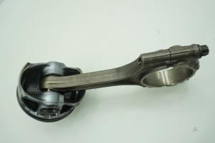 Gebruikte Drijfstang Volvo XC40 (XZ) 2.0 T4 AWD Geartronic 16V Prijs € 90,75 Inclusief btw aangeboden door Brus Motors BV