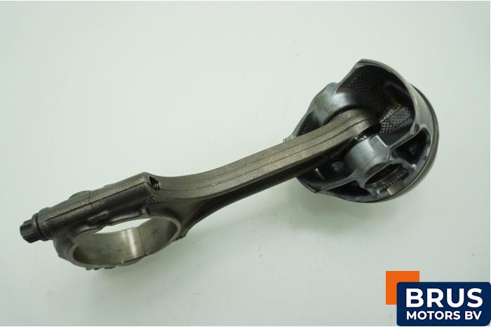 Gebruikte Drijfstang Volvo XC40 (XZ) 2.0 T4 AWD Geartronic 16V Prijs € 90,75 Inclusief btw aangeboden door Brus Motors BV