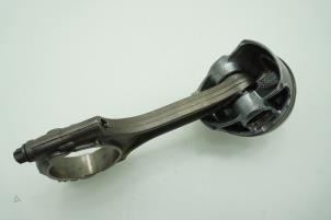 Gebruikte Drijfstang Volvo XC40 (XZ) 2.0 T4 AWD Geartronic 16V Prijs € 90,75 Inclusief btw aangeboden door Brus Motors BV