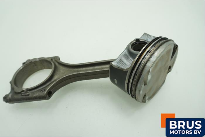 Gebruikte Drijfstang Volvo XC40 (XZ) 2.0 T4 AWD Geartronic 16V Prijs € 90,75 Inclusief btw aangeboden door Brus Motors BV