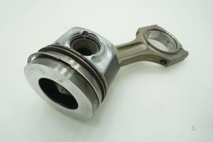 Gebruikte Drijfstang BMW 5 serie (F10) 530d 24V Prijs € 90,75 Inclusief btw aangeboden door Brus Motors BV