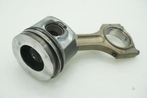 Gebruikte Drijfstang BMW 5 serie (F10) 530d 24V Prijs € 90,75 Inclusief btw aangeboden door Brus Motors BV