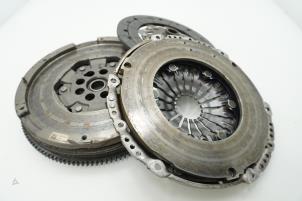 Gebruikte Dubbele massa vliegwiel Renault Trafic (1FL/2FL/3FL/4FL) 2.0 dCi 16V 120 Prijs € 363,00 Inclusief btw aangeboden door Brus Motors BV