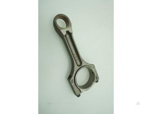 Gebruikte Drijfstang BMW 3 serie (E90) 320d 16V Prijs € 90,75 Inclusief btw aangeboden door Brus Motors BV