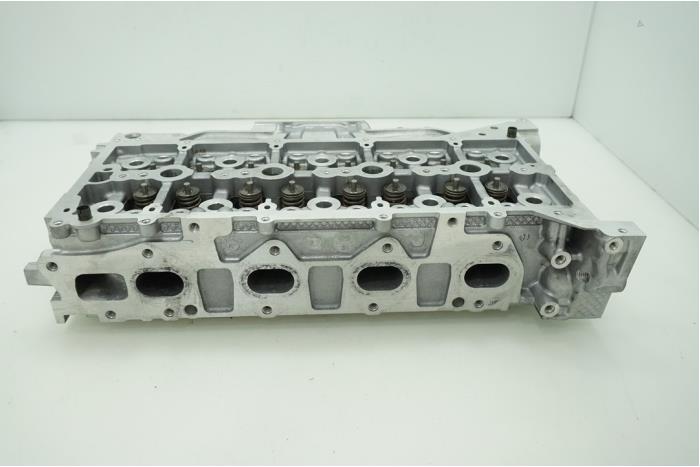 Cilinderkop van een Ford Transit 2.0 TDCi 16V Eco Blue 105 2019