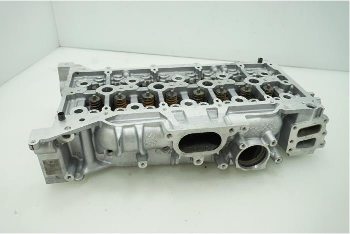 Cilinderkop van een Ford Transit 2.0 TDCi 16V Eco Blue 105 2019