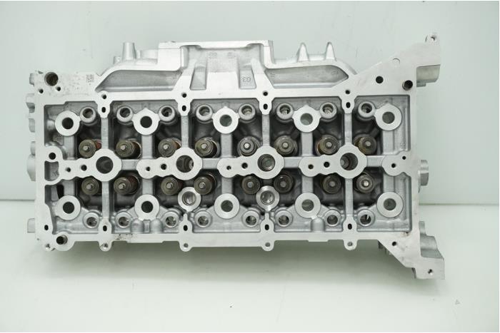 Cilinderkop van een Ford Transit 2.0 TDCi 16V Eco Blue 105 2019