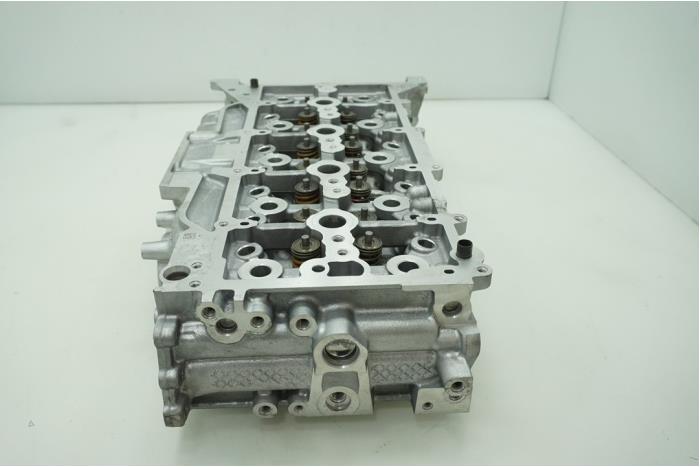 Cilinderkop van een Ford Transit 2.0 TDCi 16V Eco Blue 105 2019