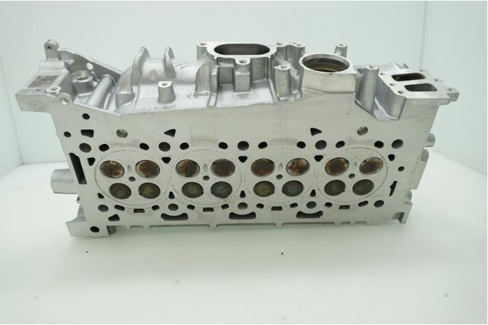 Cilinderkop van een Ford Transit 2.0 TDCi 16V Eco Blue 105 2019
