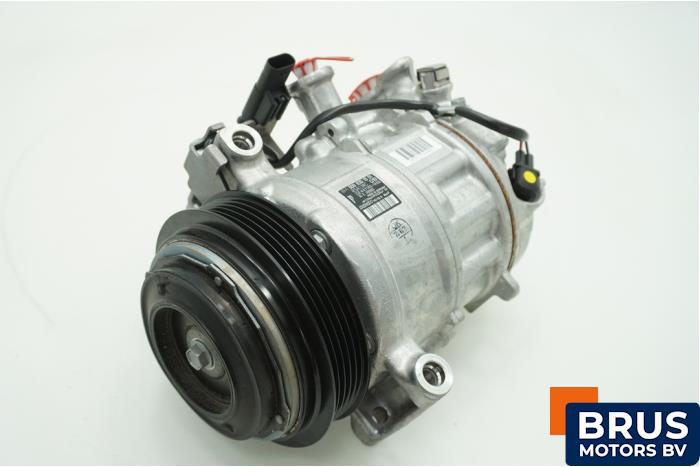 Aircopomp van een Mercedes-Benz E (W213) E-400d 2.9 24V 4-Matic 2022