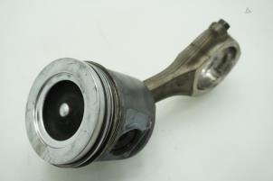 Gebruikte Drijfstang Iveco New Daily IV 29L12V, 29L12V/P Prijs € 90,75 Inclusief btw aangeboden door Brus Motors BV