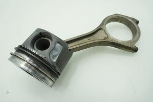 Gebruikte Drijfstang Landrover Discovery V (LR) 3.0 Td6 24V Prijs € 121,00 Inclusief btw aangeboden door Brus Motors BV