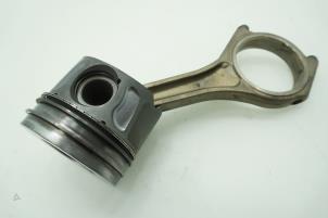 Gebruikte Drijfstang Landrover Discovery V (LR) 3.0 Td6 24V Prijs € 121,00 Inclusief btw aangeboden door Brus Motors BV