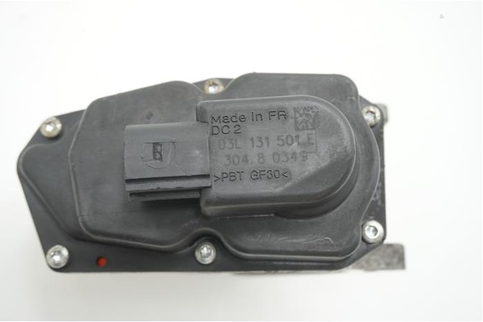 EGR Klep van een Audi A4 (B8) 2.0 TDI 16V 2011