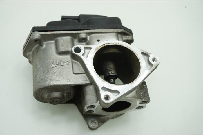 EGR Klep van een Audi A4 (B8) 2.0 TDI 16V 2011