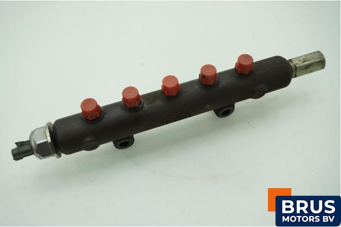 Gebruikte Injector brug Mitsubishi L-200 2.4 Clean Diesel Prijs € 151,25 Inclusief btw aangeboden door Brus Motors BV